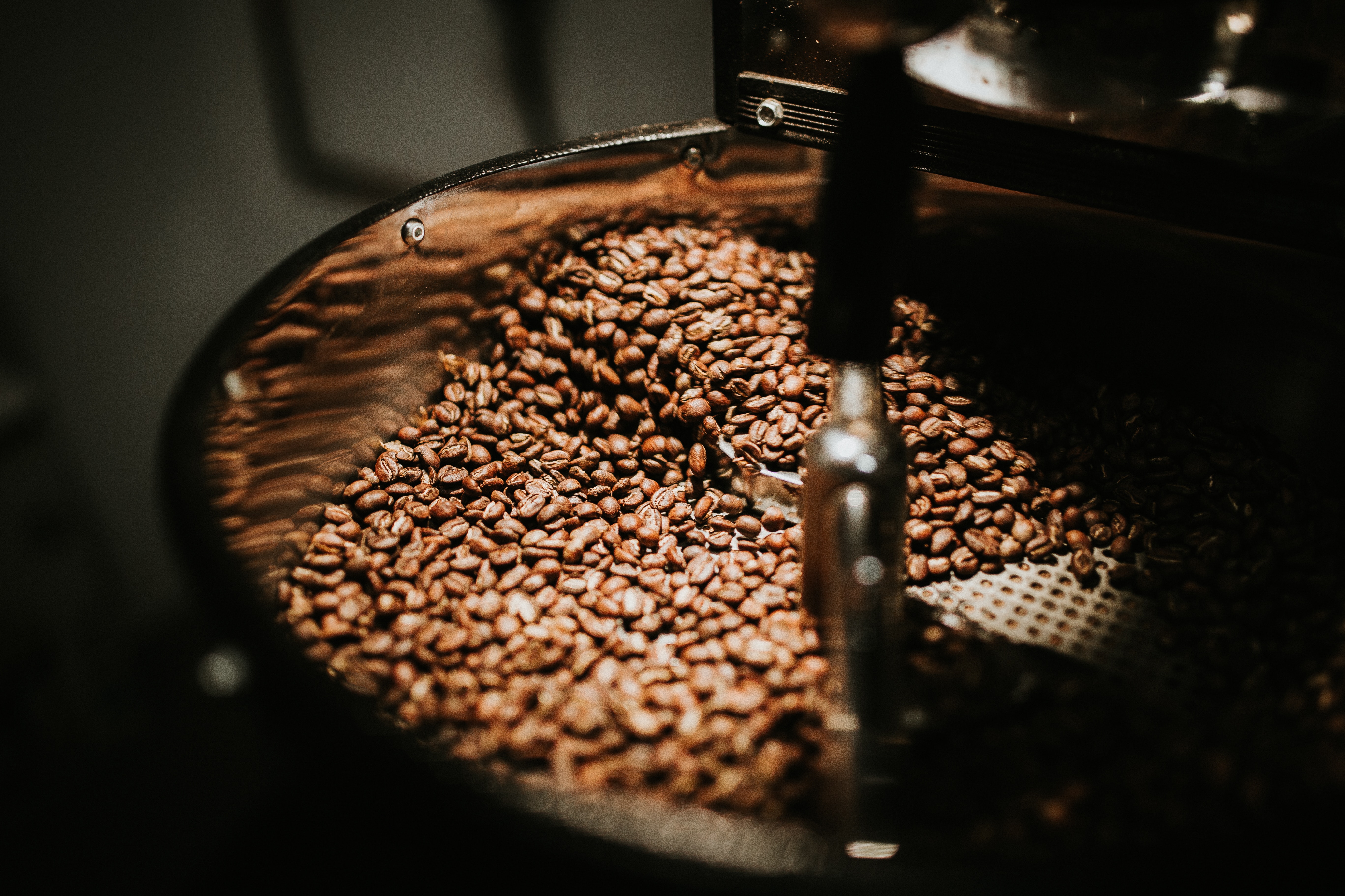  Photo by Juan Pablo Serrano Arenas: https://www.pexels.com/photo/shallow-focus-photo-of-coffee-beans-894695/